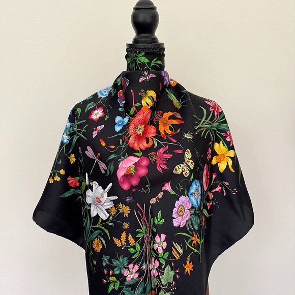 New Gucci Scarf Iconic Floral Silk Wrap with Gucci Gift Box - Picture 14 of 15
